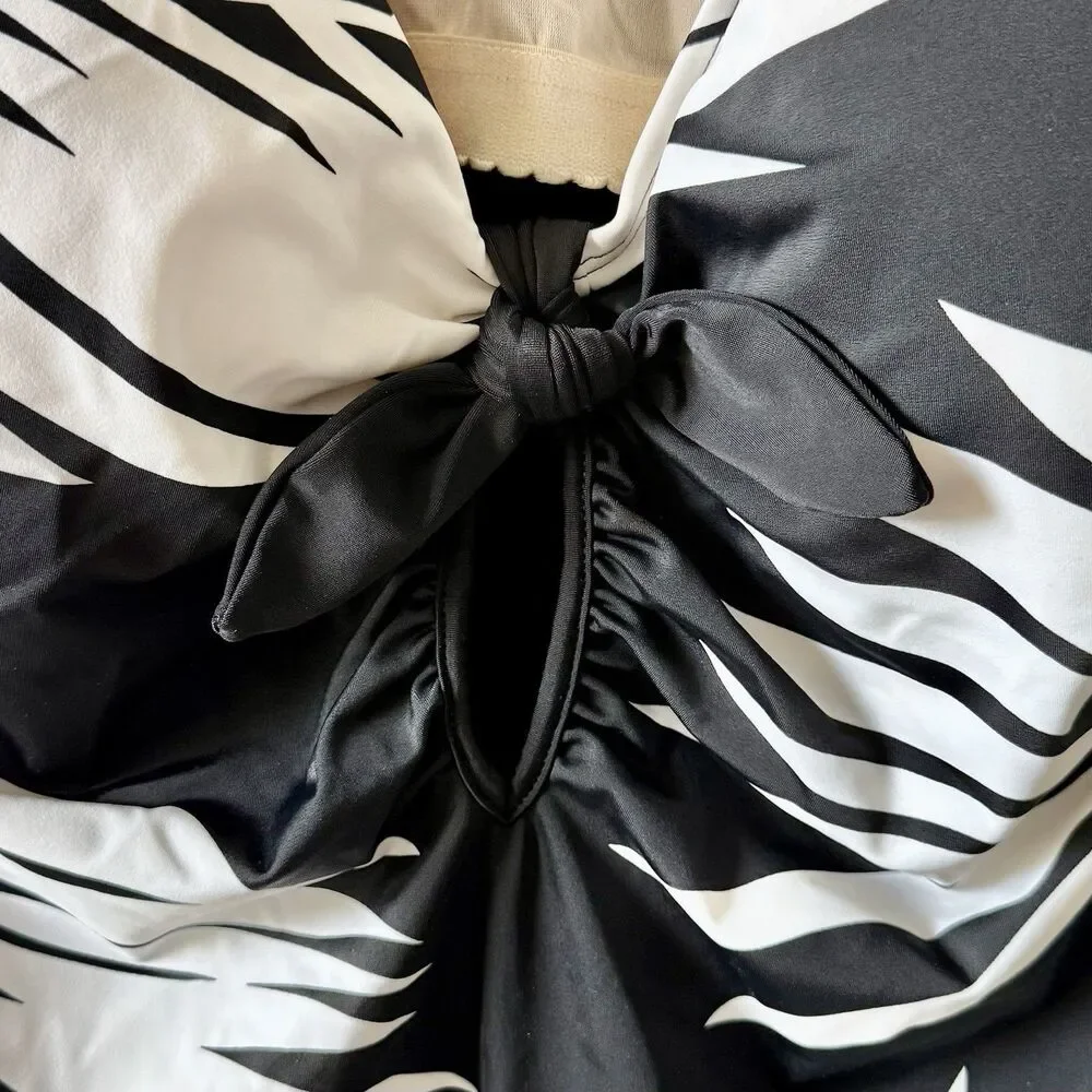 Kona Sol Black & White Keyhole Palm Leaf Swimsuit Womens Plus Size 26W NEW w/tag